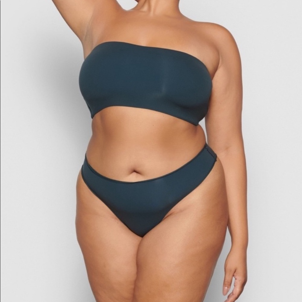 SKIMS fits everybody bandeau bra